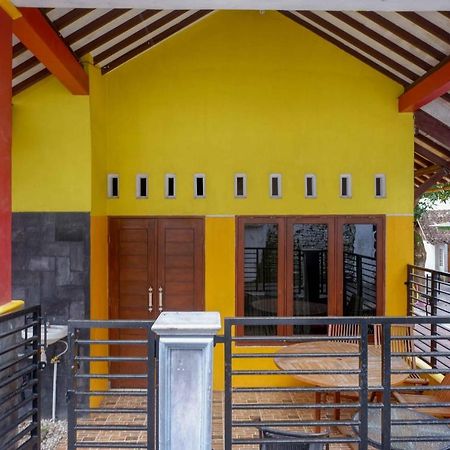 Auberge de jeunesse Koolkost Syariah Near Malioboro Area à Yogyakarta Extérieur photo