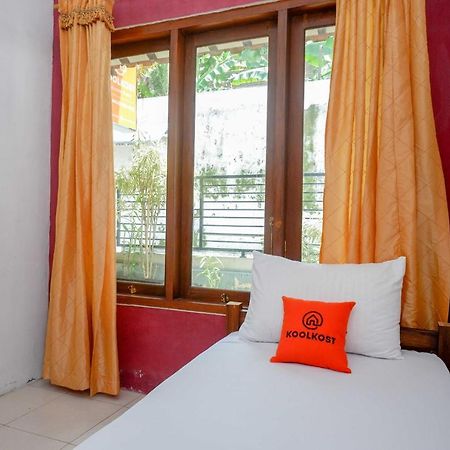 Auberge de jeunesse Koolkost Syariah Near Malioboro Area à Yogyakarta Extérieur photo