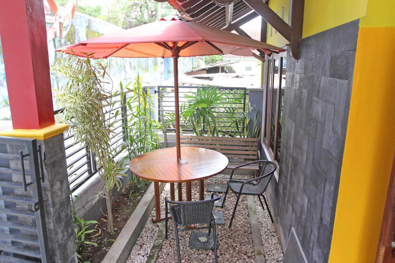 Auberge de jeunesse Koolkost Syariah Near Malioboro Area à Yogyakarta Extérieur photo