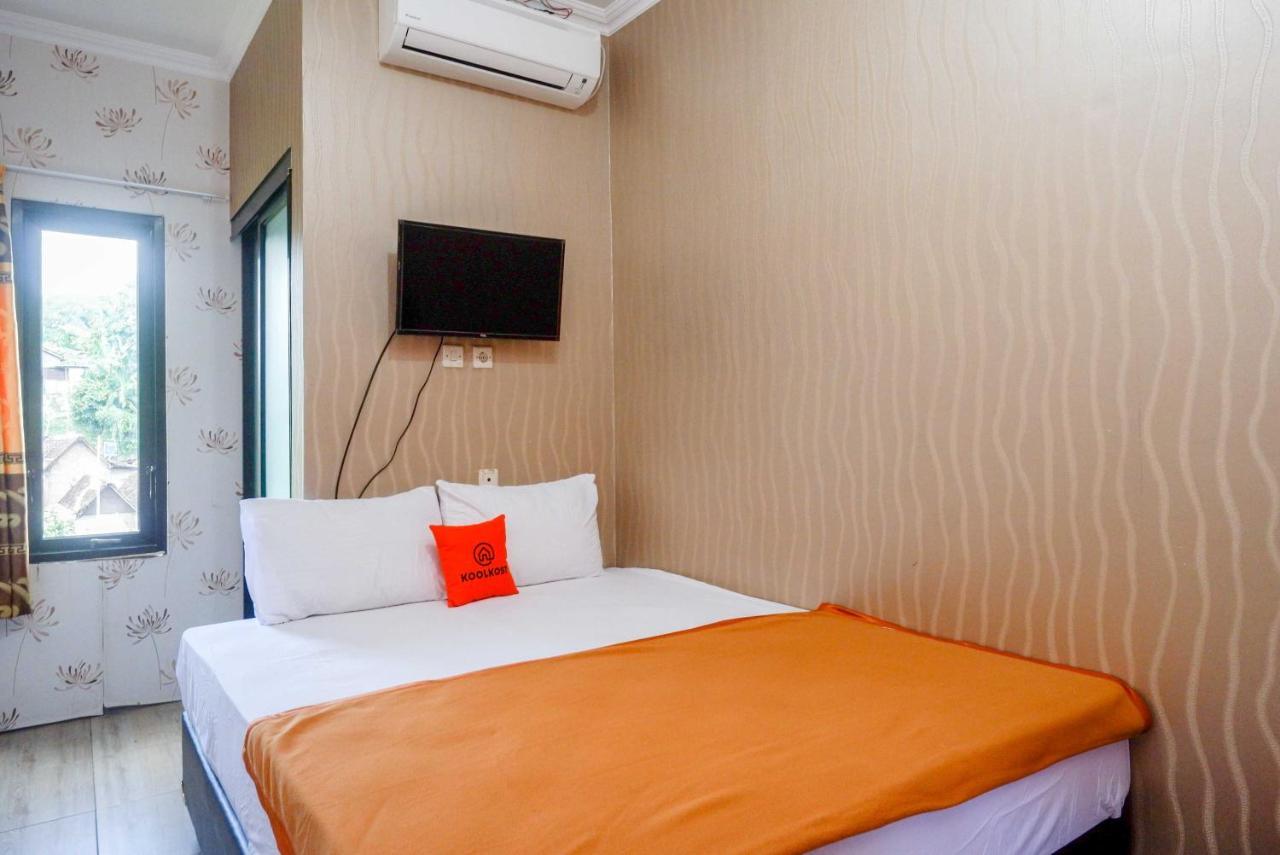 Auberge de jeunesse Koolkost Syariah Near Malioboro Area à Yogyakarta Extérieur photo