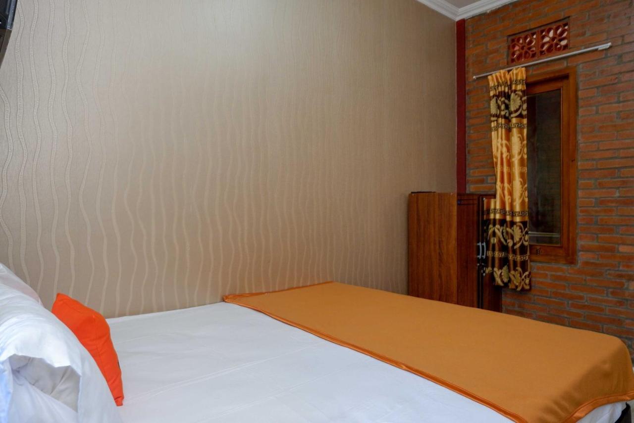 Auberge de jeunesse Koolkost Syariah Near Malioboro Area à Yogyakarta Extérieur photo