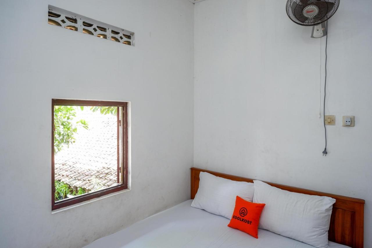Auberge de jeunesse Koolkost Syariah Near Malioboro Area à Yogyakarta Extérieur photo