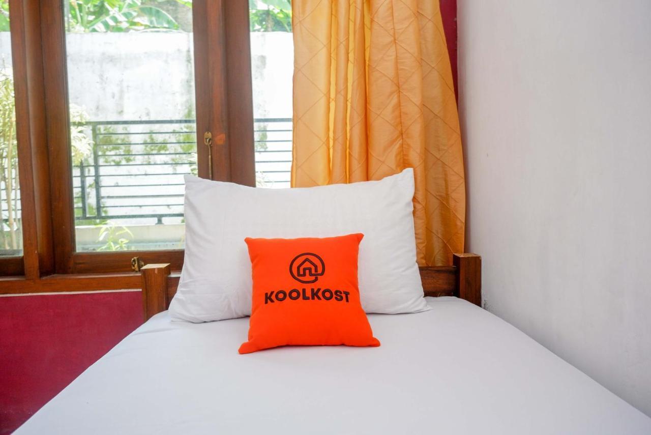 Auberge de jeunesse Koolkost Syariah Near Malioboro Area à Yogyakarta Extérieur photo