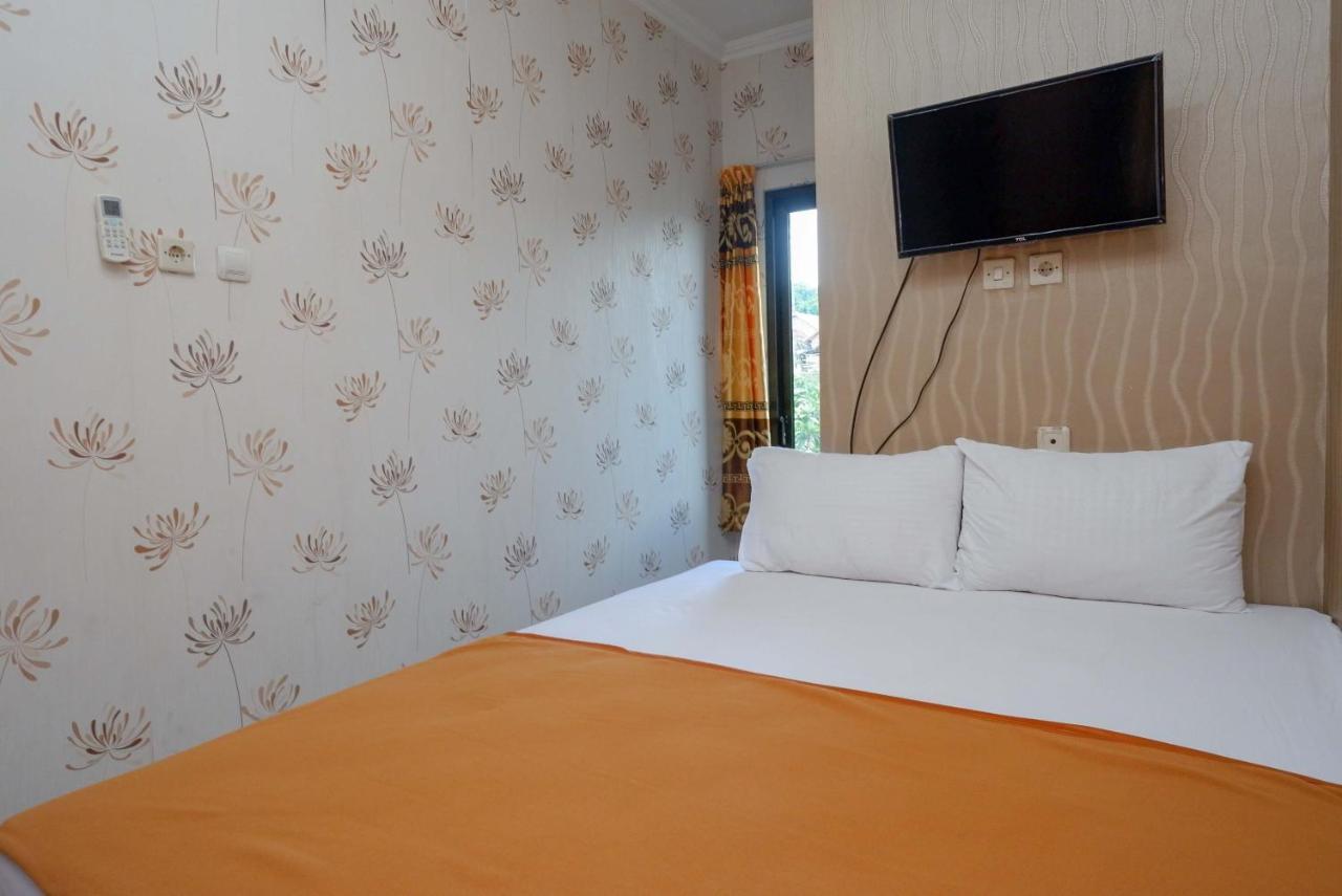 Auberge de jeunesse Koolkost Syariah Near Malioboro Area à Yogyakarta Extérieur photo