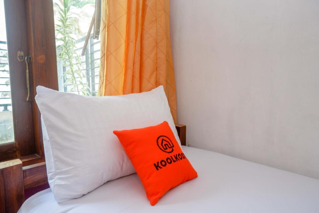 Auberge de jeunesse Koolkost Syariah Near Malioboro Area à Yogyakarta Extérieur photo