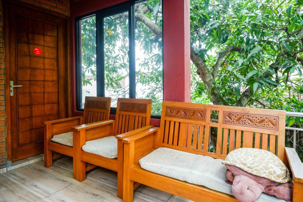 Auberge de jeunesse Koolkost Syariah Near Malioboro Area à Yogyakarta Extérieur photo