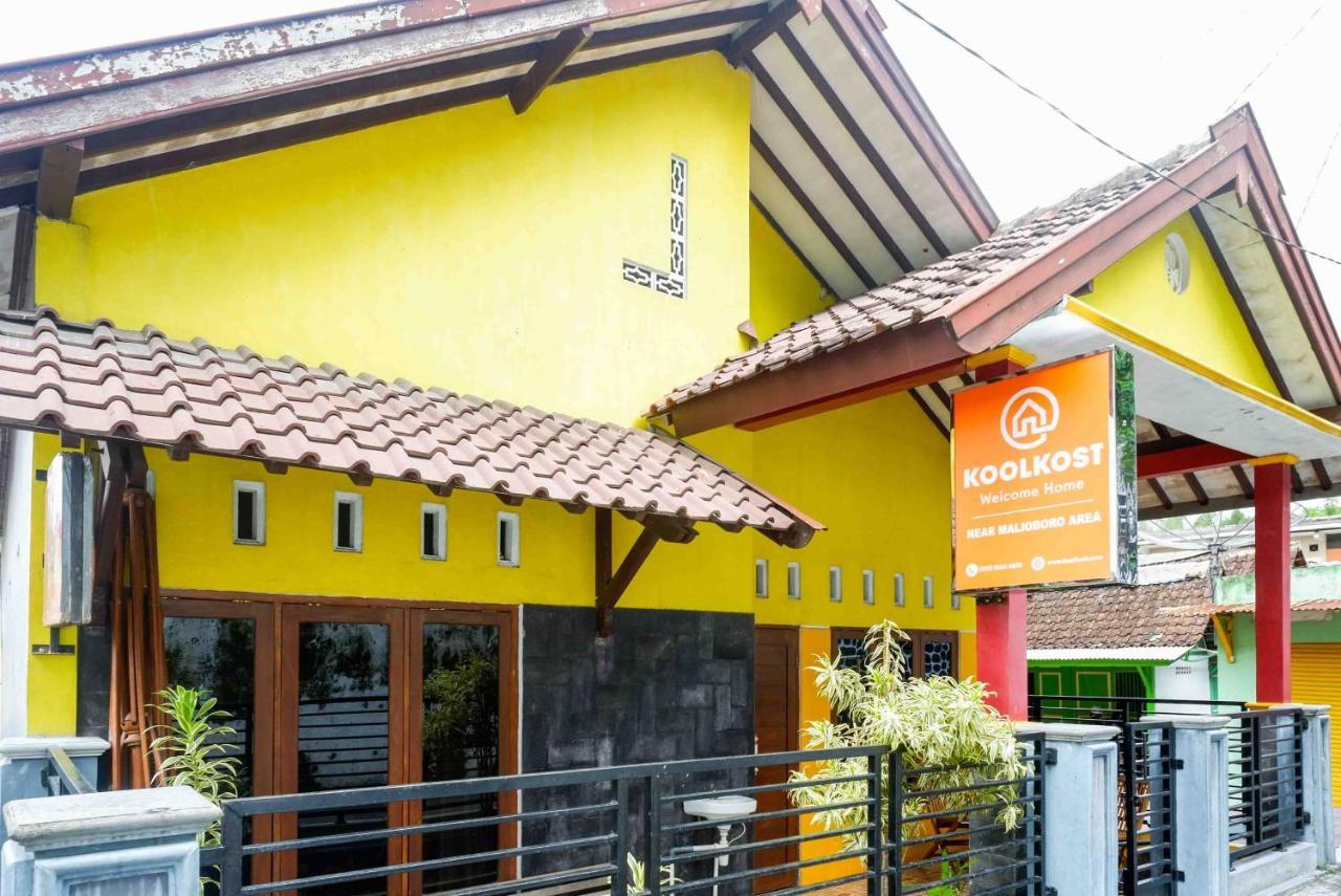 Auberge de jeunesse Koolkost Syariah Near Malioboro Area à Yogyakarta Extérieur photo