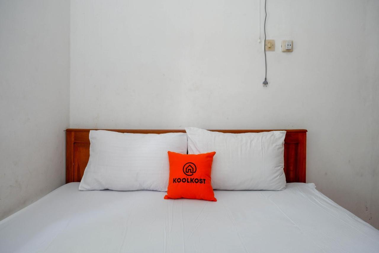 Auberge de jeunesse Koolkost Syariah Near Malioboro Area à Yogyakarta Extérieur photo