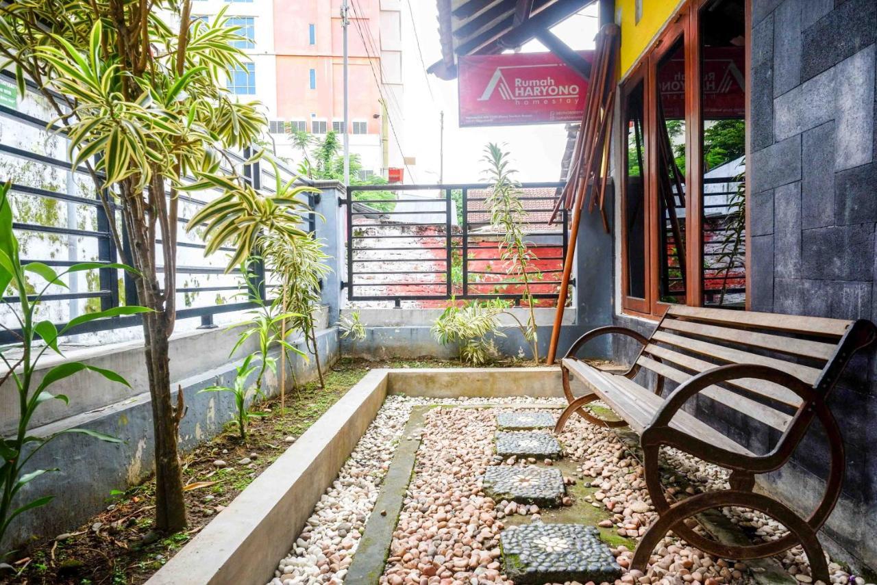 Auberge de jeunesse Koolkost Syariah Near Malioboro Area à Yogyakarta Extérieur photo