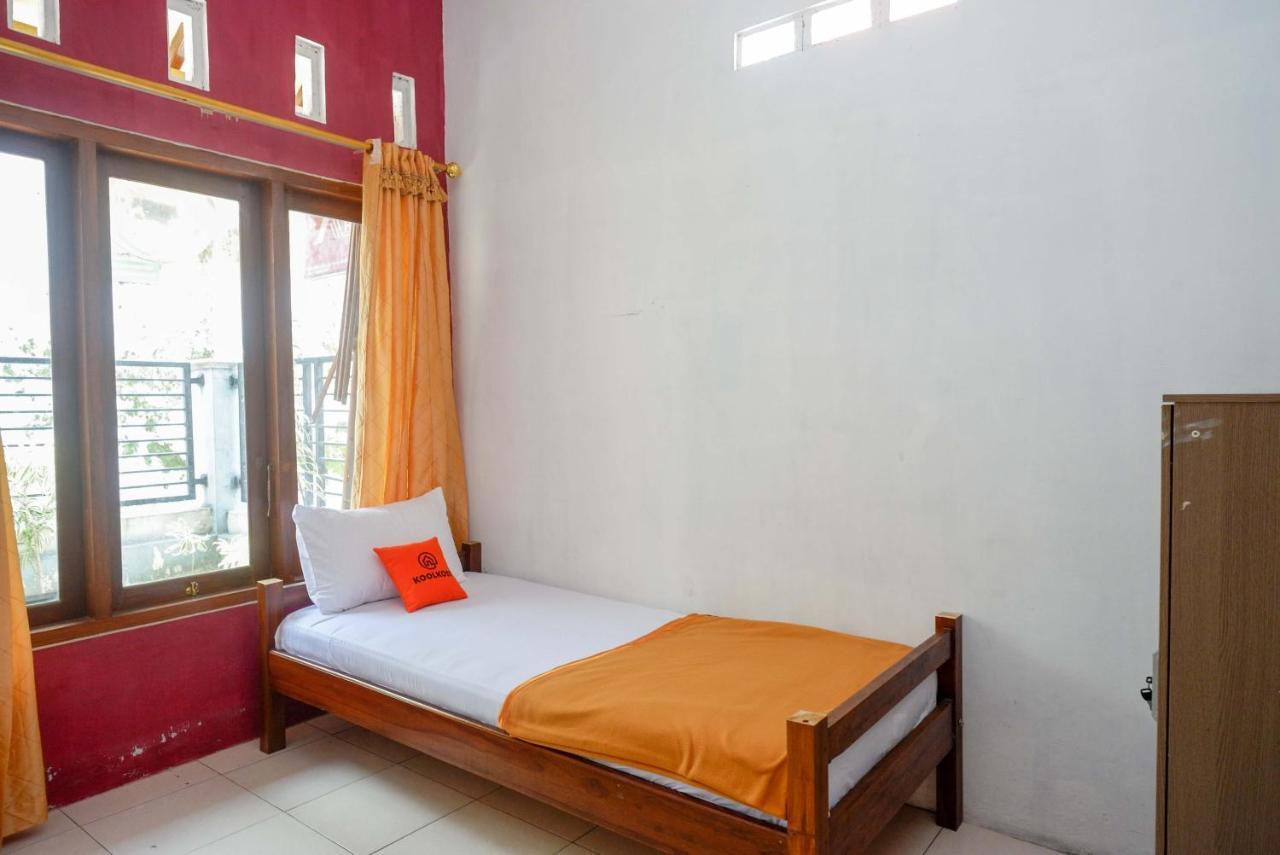 Auberge de jeunesse Koolkost Syariah Near Malioboro Area à Yogyakarta Extérieur photo