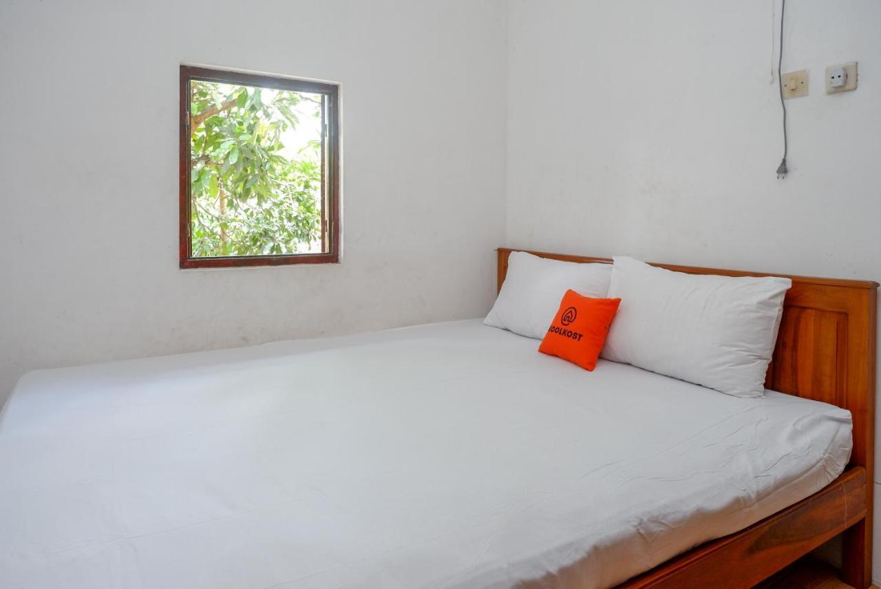 Auberge de jeunesse Koolkost Syariah Near Malioboro Area à Yogyakarta Extérieur photo