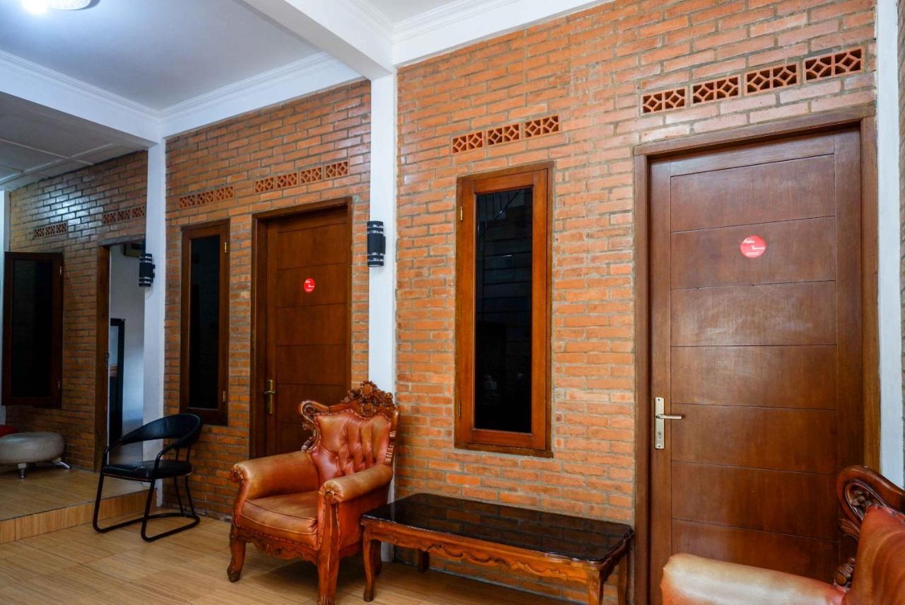 Auberge de jeunesse Koolkost Syariah Near Malioboro Area à Yogyakarta Extérieur photo